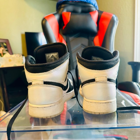 Air Jordan 1 glow in the dark soles with shiny front and back and soft cloth. - Picture 6 of 8